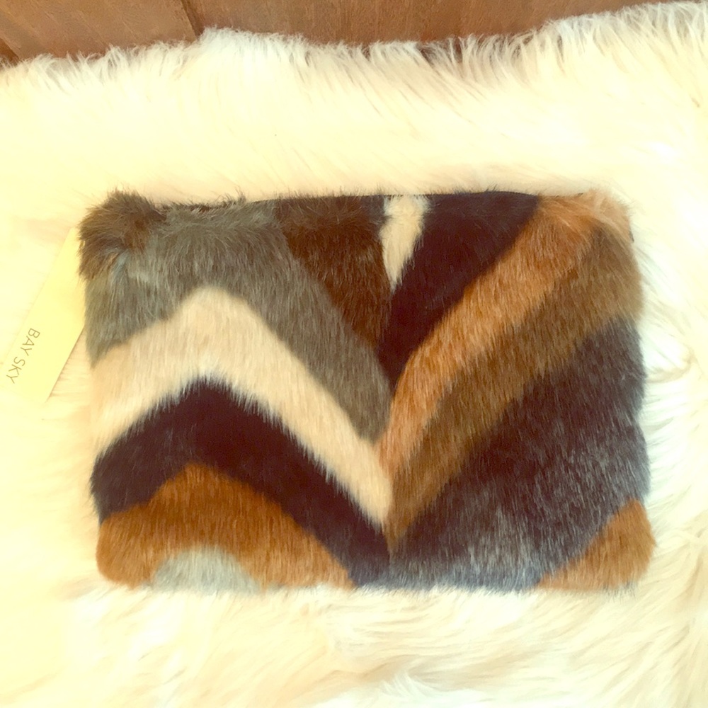 Bay sky clutch fake fur